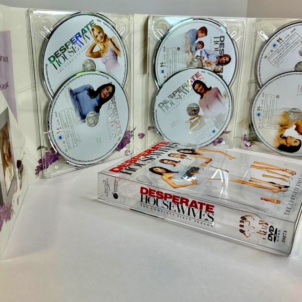 Desperate Housewives Complete 1st Season (Like New) DVD With Bonus Features